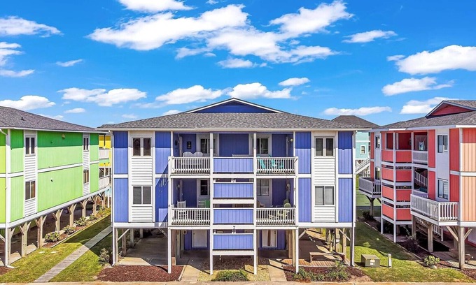 Holden Beach Casa | Excelente condominio con piscina comunitaria y canchas de tenis.