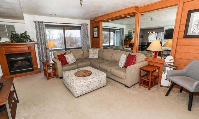 Champion Condominio | Seven Springs Stoneridge 3 Bedroom Standard Condo, Mountain Views! by RedAwning