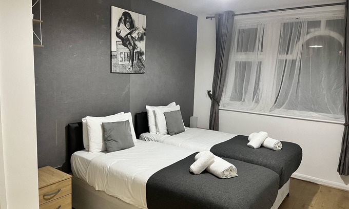 Watford Apartamento | Seven Suites - Beautiful 2-Bed Apartment with Parking