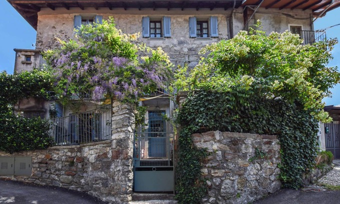 Pella Casa | Seventeenth-century house on 2 floors, with Turkish bath and courtyards, 1km from Lake Orta.