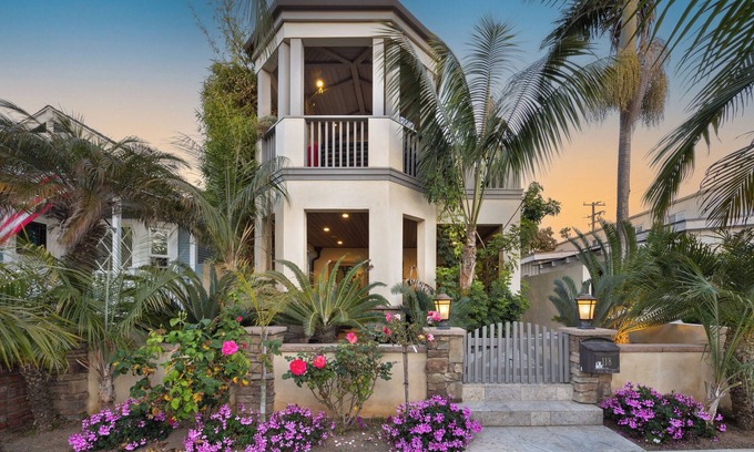 Seal Beach Casa | Seventh & Shore | Stylish Seal Beach Home w/ Elevator, Fireplace + Bold Design