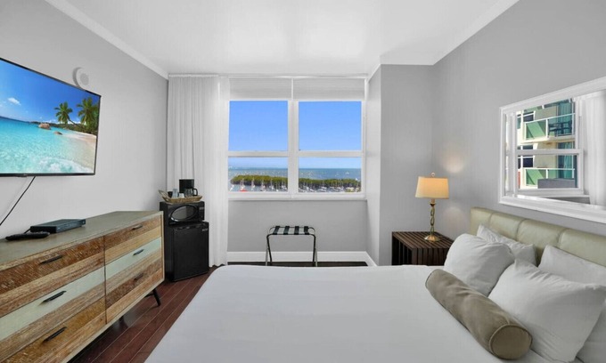 Coconut Grove Apartamento | SF Bayview Gem! Coastal retreat