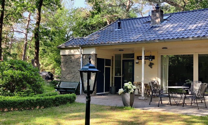 Norg Casa | Sfeervol boshuis met jacuzzi en veel privacy.