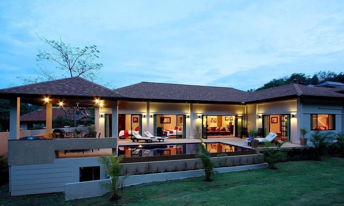 Rawai Villa | Villa de cristal: 4 dormitorios, villa con piscina privada, cerca de la playa, para 11 huéspedes