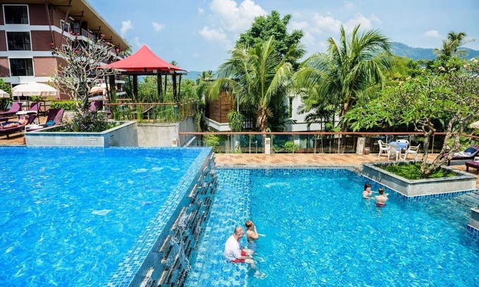 Karon Hotel | Habitación doble Grand Deluxe con vistas a la piscina (003)