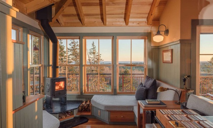 Lunenburg County Apartamento | Shackup Tower - 30 ft in the air & hot tub & surf