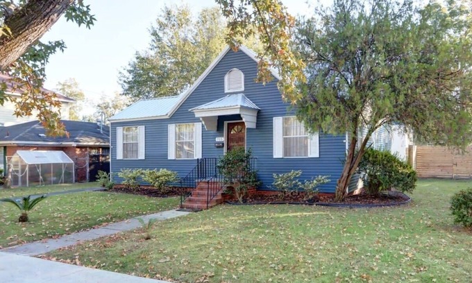 Eastside Casa | Shades of Blue on Park - Walk to Forsyth!