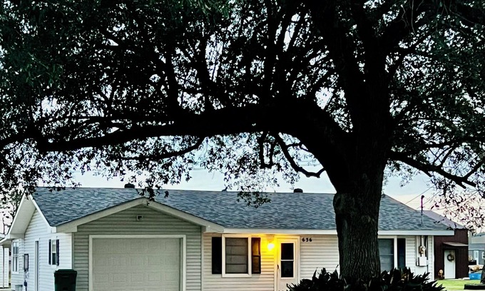 Lake Charles Casa | Shady Oak Cozy Getaway - Lake Charles, LA