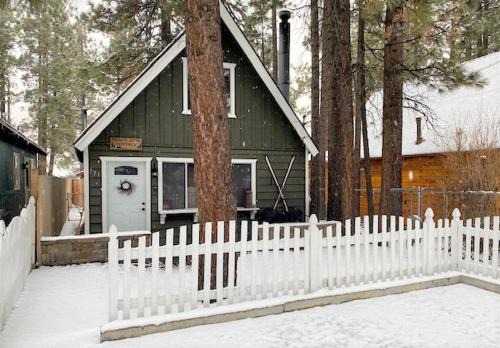 Big Bear Casa | Shady Pine Cottage - This adorable cabin is the perfect getaway for your next stop in the mountains!