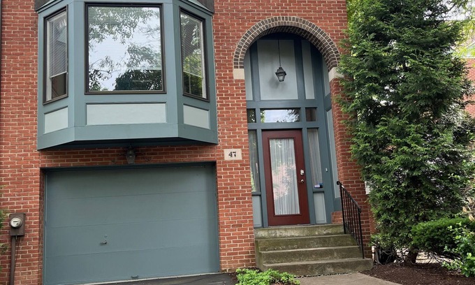 East Liberty Casa | Shadyside Penthouse