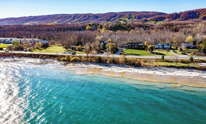 Craigleith Cabaña | Shale Beach House - 5 mins to Blue Mountain Village!