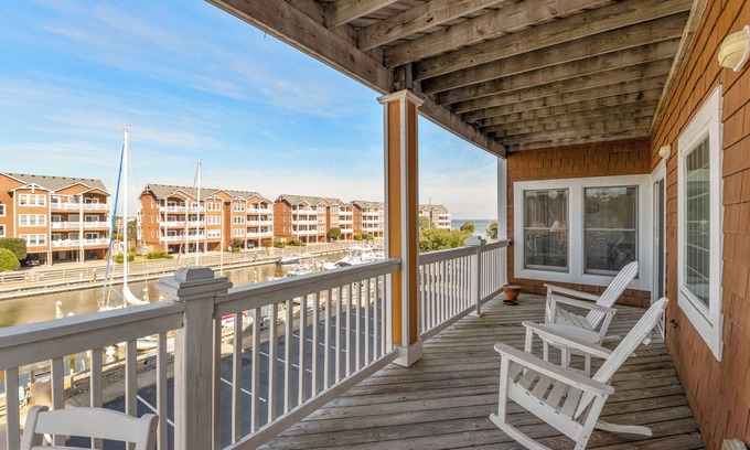 Manteo Condominio | Shallowbag Bay 704: Dog-Friendly | Pool/Gym Access