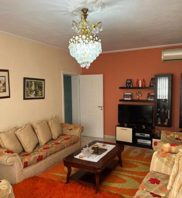 Delvine Apartamento | Shamet