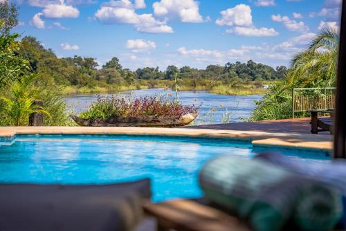 Divundu Cabina | Shametu River Lodge
