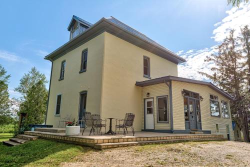 Ashfield-Colborne-Wawanosh Casa | Shamrock Cottage