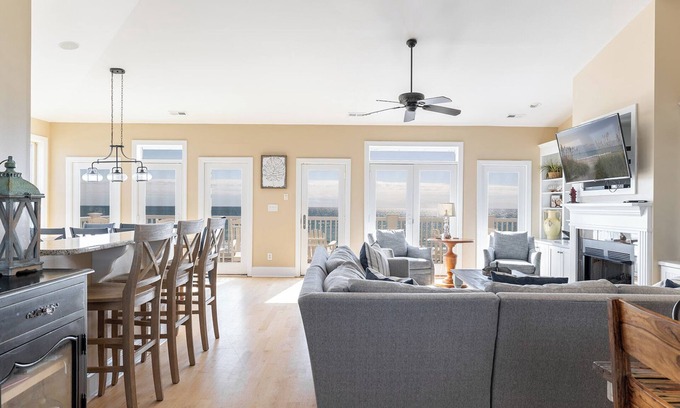 Emerald Isle Casa | Shamrock, Oceanfront House in Emerald Isle, NC!