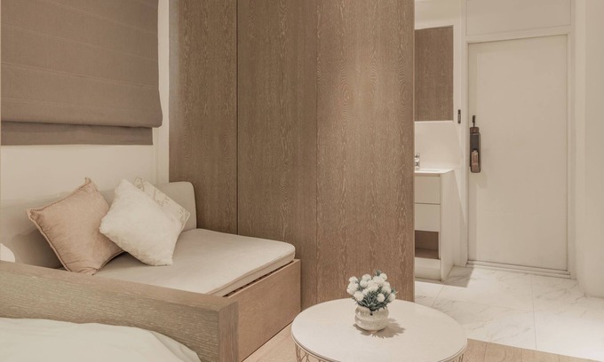 Jing'an Casa | Shanghai Hills & Gefii 50 Shades of Grey