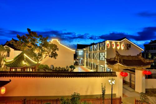 Pudong Hotel | Shanghai Monegative Time Garden Hotel Disney Store