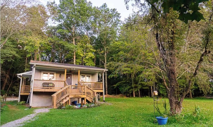 Etowah Cabaña | Shangri-La in Etowah: a serene + cheerful cottage near Pisgah & DuPont Forests