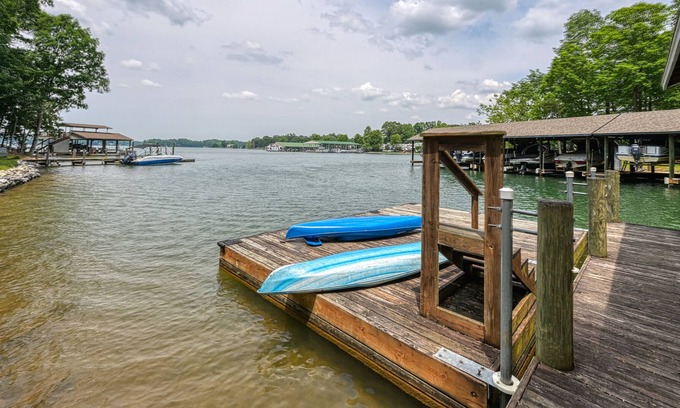 Huddleston Casa | Shangri-La - Lake home with private dock, 2 kitchens, fireplace, kayaks & W/D