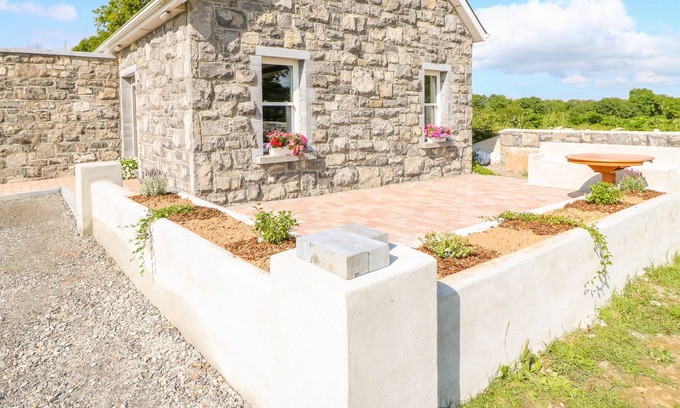 Dromineer Casa | SHANNONVALE COTTAGE, family friendly in Nenagh, County Tipperary