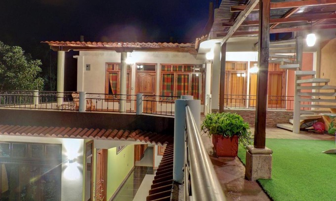 San Pedro La Laguna Hotel | SHANTI SHANTI Hotel & Restaurante