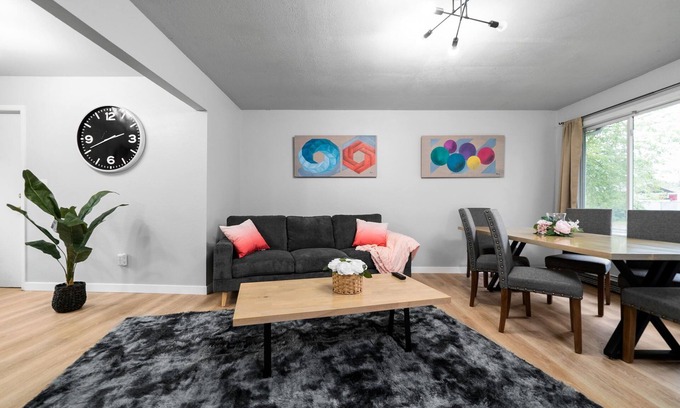 Tudor Area Casa | Shapes of Mauve - Relaxing Home & Eye-Pleasing Art