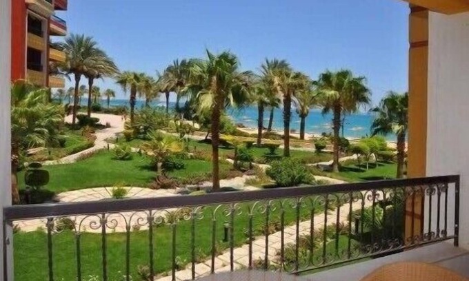 Al Mamsha El Seyahi Casa | Share pool and private beach in the heart of Hurghada city