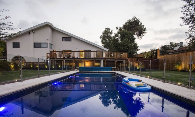 Drom HaSharon Casa | Shared property close to most cities up to 4 adults comfy pool sauna Hottub.