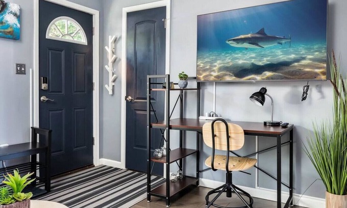 Riverview Apartamento | Shark House · Shark House✦King Bed✦30+day✦11 min to city✦