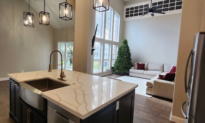 Mission Casa | Sharyland Mansion!! 85 in Smart Tv WOW!!