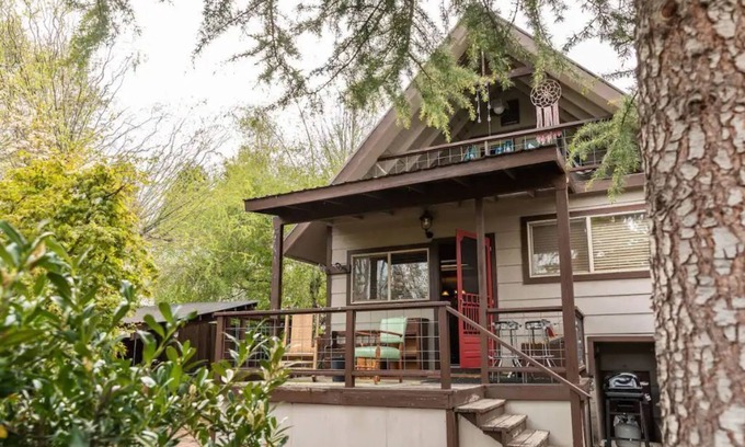 McCloud Casa | Shasta Basecamp McCloud CA.