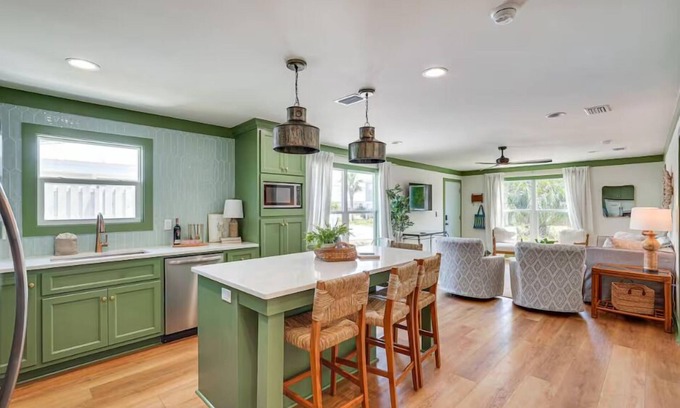 Kiska Beach Casa | Shasta Street Retreat - New to Mgmt