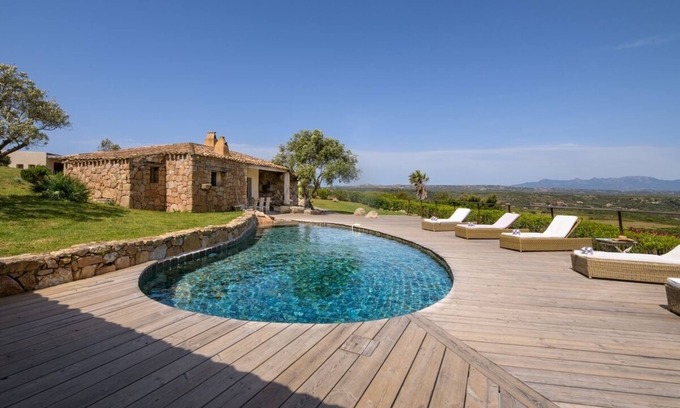 Bonifacio Casa | Ovejero 10 personas, piscina climatizada, vista al mar