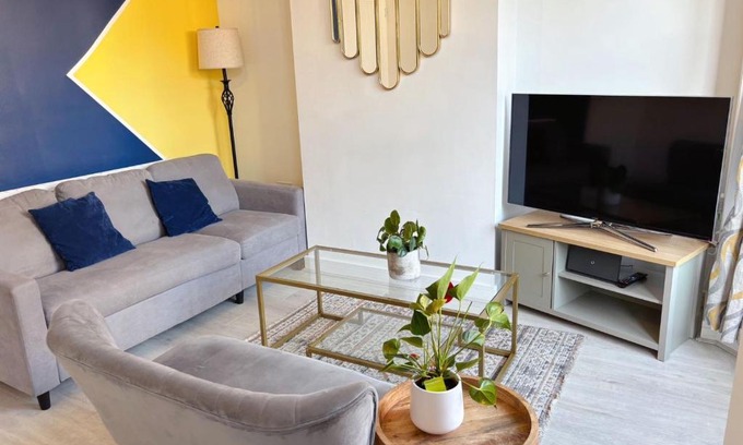 Hillsborough Casa | Sheffield 3-bedroom house with free street parking