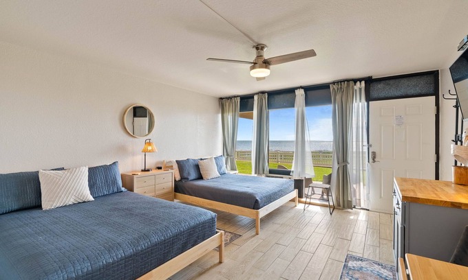 Rockport Apartamento | Shell Room – Cozy studio comfort with resort amenities on the bay