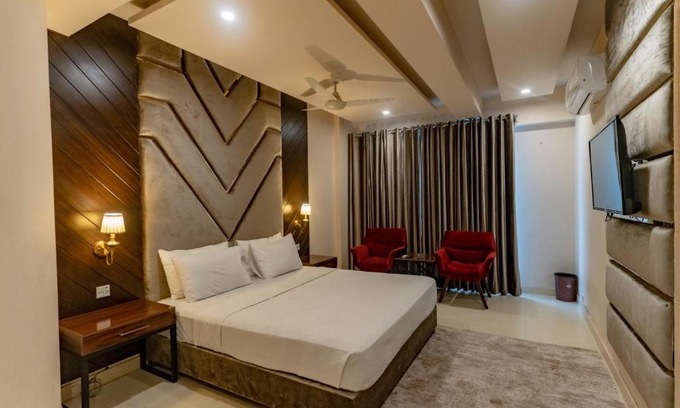 F-8 Sector Casa | Shelton Guest House