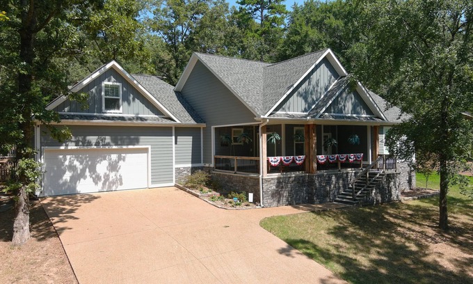 Eden Isle Casa | SheNANAgans – Family-Friendly Home in Eden Isle near Greers Ferry Lake