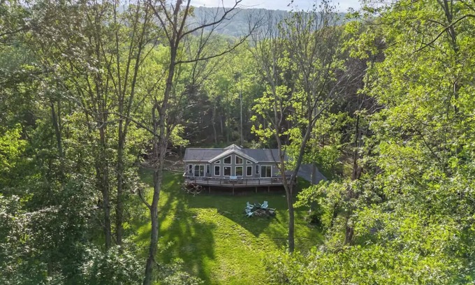 Bentonville Cabina | Quiet Shenandoah Getaway – Cabin w/ Sauna, Fire Pit & Forest Views. Near Hiking