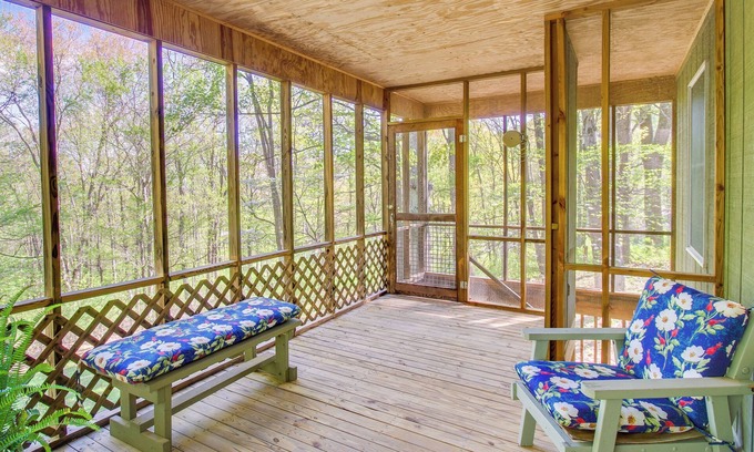 Elkton Cabina | Shenandoah National Park: Cabin w/ Patio!
