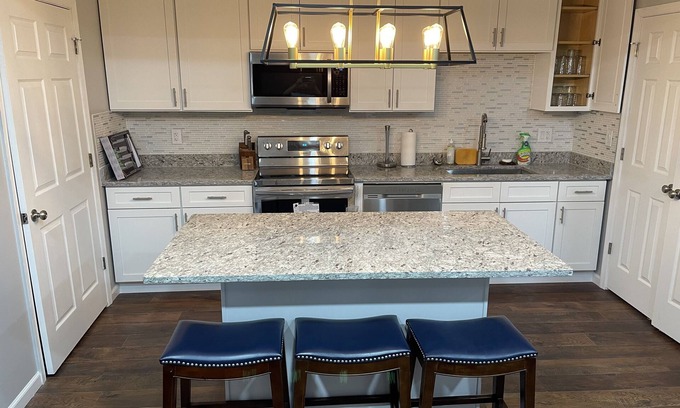 Luray Apartamento | Shenandoah Orchids - Modern and Luxurious Vacation Rental
