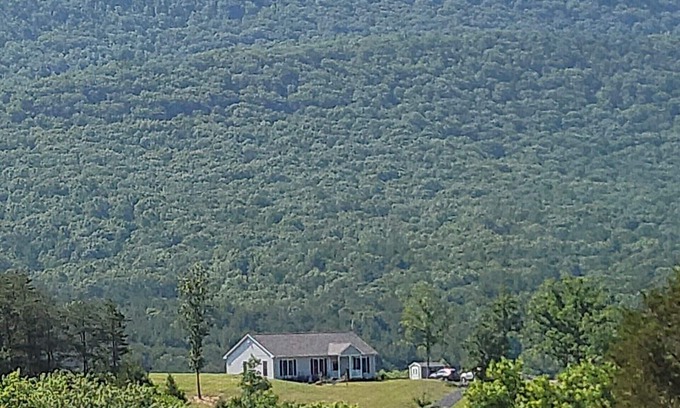 Fort Valley Casa | Shenandoah Sunset Sanctuary: Sunrise & Sunset over the mountains!