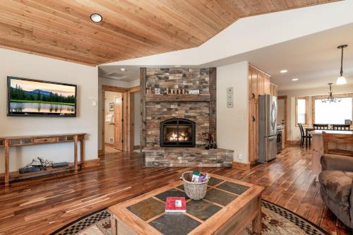 West Yellowstone Casa | Shepherd Family Retreats- Fox