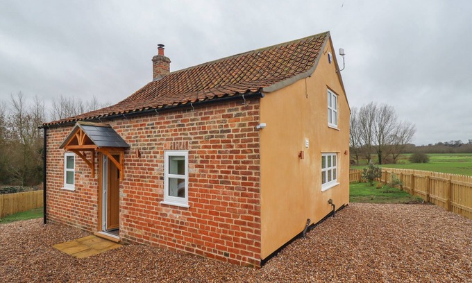 Alford Cabaña | SHEPHERD'S COTTAGE, pet friendly, country holiday cottage in Alford