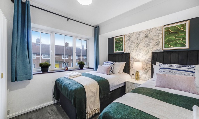 College Park and Old Oak Casa | Shepherds Bush Abode