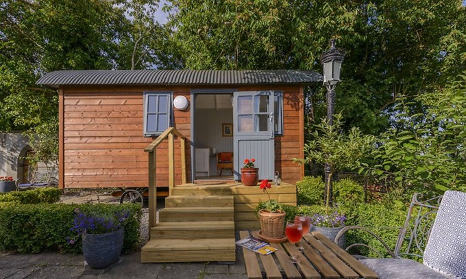 Jenkinstown Casa | Shepherds Hut "Lilac Hut" on grounds of Historic House
