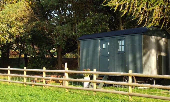Macclesfield Cabina | Shepherds Hut with stunning views located on the edge of the peak district