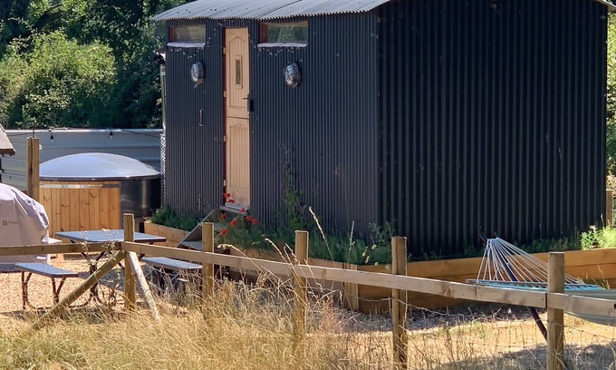 New Forest District Cabina | Shepherds Hut with Scandinavian Hot Tub and hydromassager