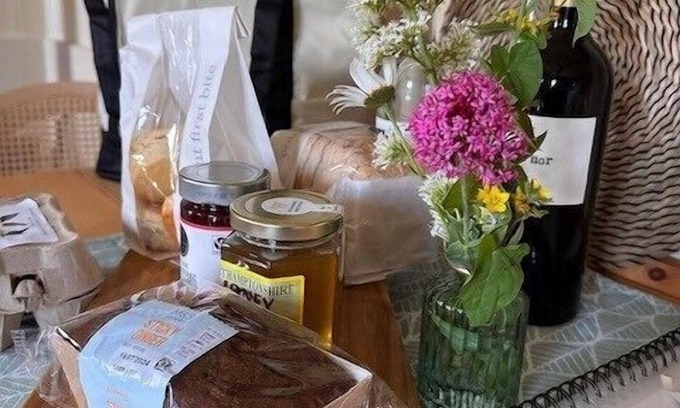 Brackley Cabina | ShepherdsHut-Cotswolds-PetFriendly-WoodBurner