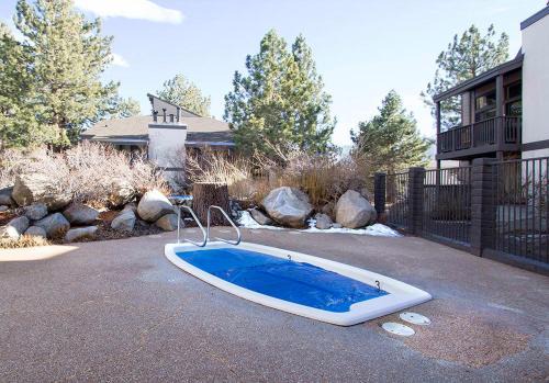 Mammoth Lakes Casa | Sherwin Villas #63 Private Deck & Near Lakes